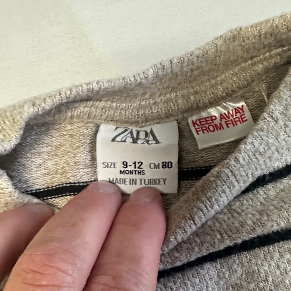 H&M - Striped Beige knit long sleeve Sweater - Picture 3 of 3